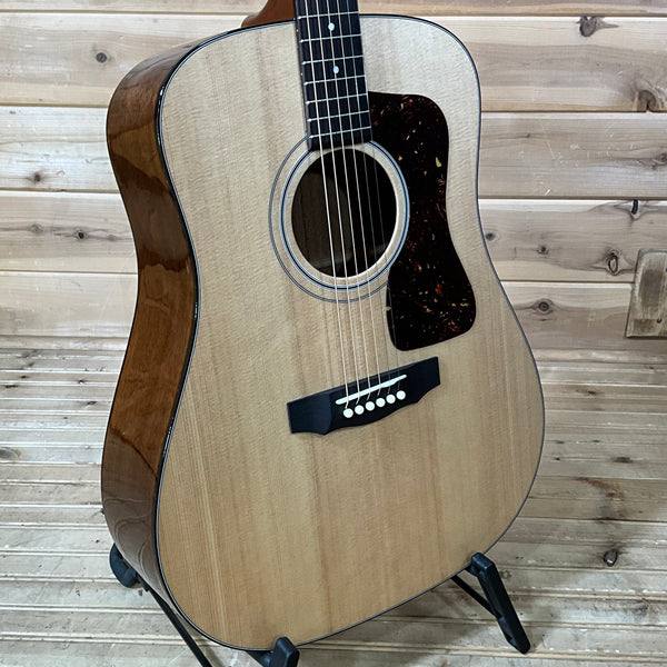 Guild D-40 Traditional Acoustic Guitar - Natural