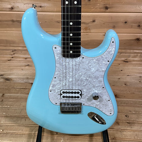 Fender Limited Edition Tom DeLonge Signature Stratocaster Electric Guitar - Daphne Blue