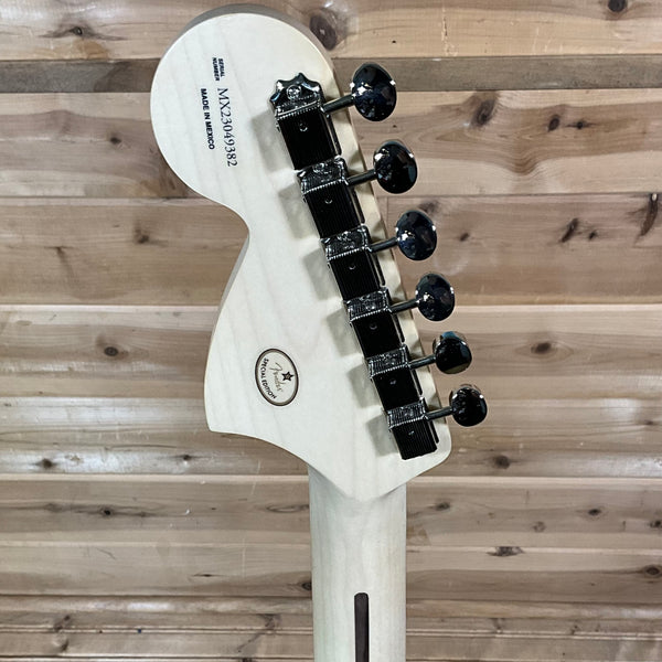 Fender Limited Edition Tom DeLonge Signature Stratocaster Electric Guitar - Daphne Blue