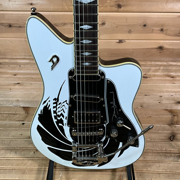 Duesenberg Limited Edition Alliance Series James Bond 007 Electric Guitar - Gunbarrel Graphic