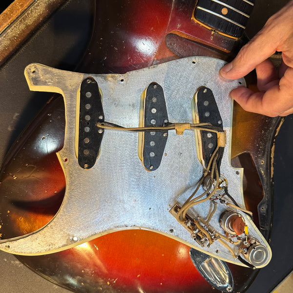 Fender Vintage 1961 Stratocaster Electric Guitar USED - 3 Tone Sunburst