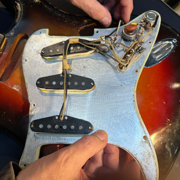 Fender Vintage 1961 Stratocaster Electric Guitar USED - 3 Tone Sunburst