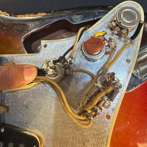 Fender Vintage 1961 Stratocaster Electric Guitar USED - 3 Tone Sunburst