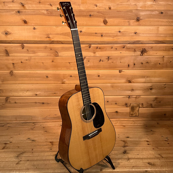 Martin D-18 Modern Deluxe Acoustic Guitar - Natural