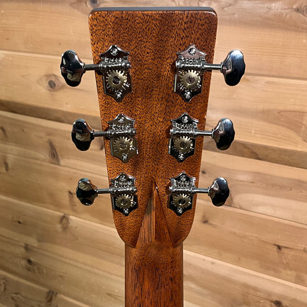 Martin OM-28 Acoustic Guitar - Natural