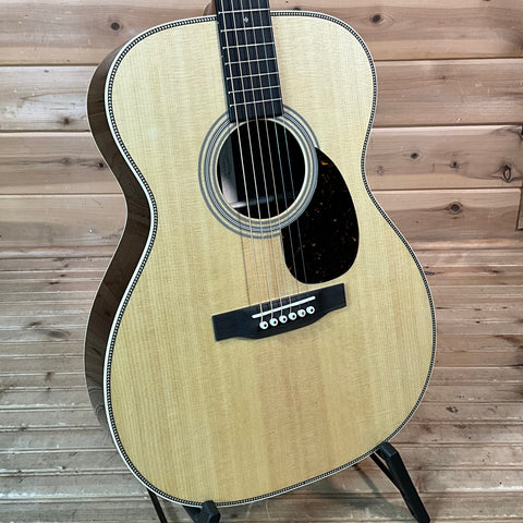 Martin OM-28 Acoustic Guitar - Natural
