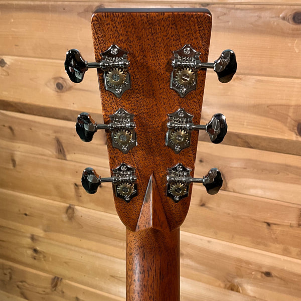 Martin OM-28 Acoustic Guitar - Natural