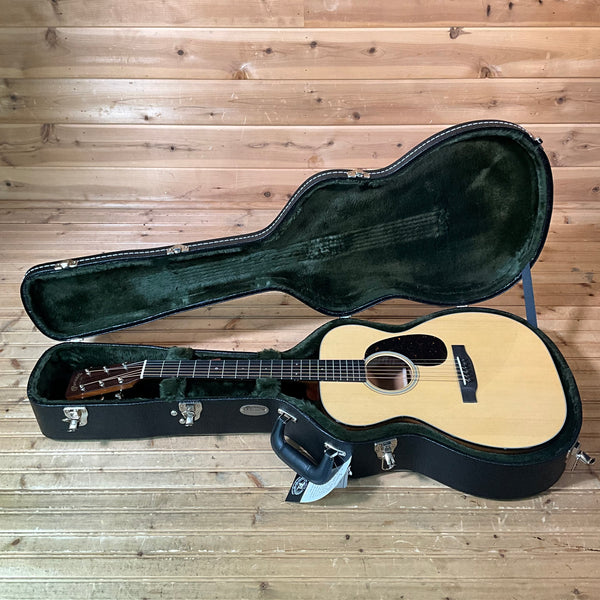 Martin 00-18 Acoustic Guitar - Natural