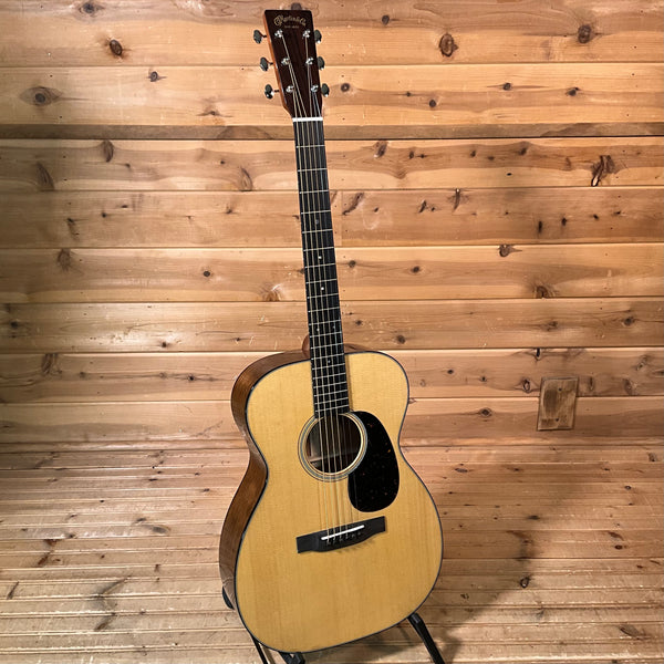 Martin 00-18 Acoustic Guitar - Natural