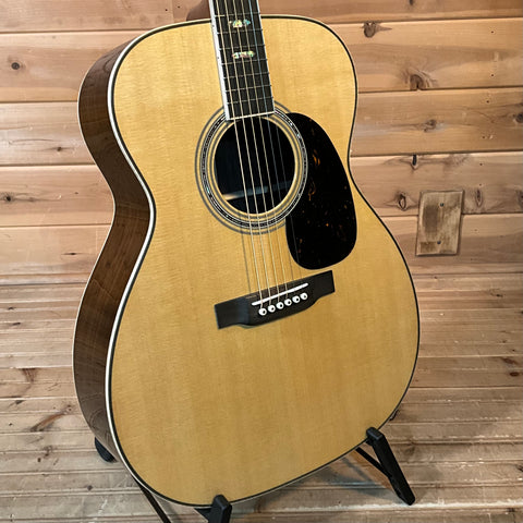 Martin J-40 Standard Jumbo Acoustic Guitar - Natural