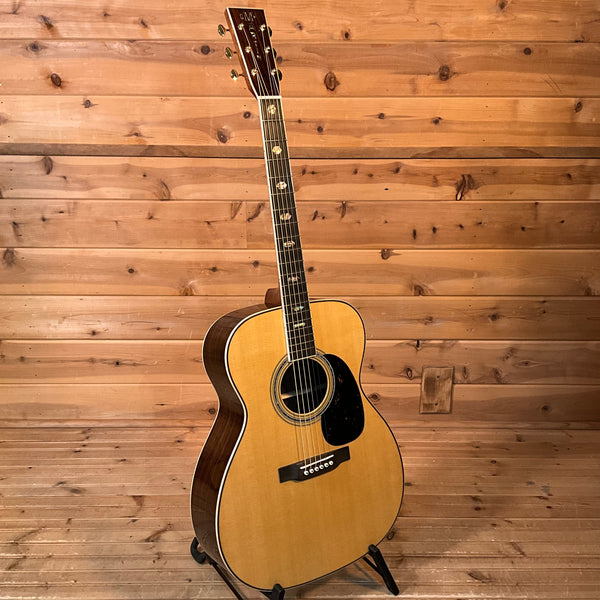 Martin J-40 Standard Jumbo Acoustic Guitar - Natural