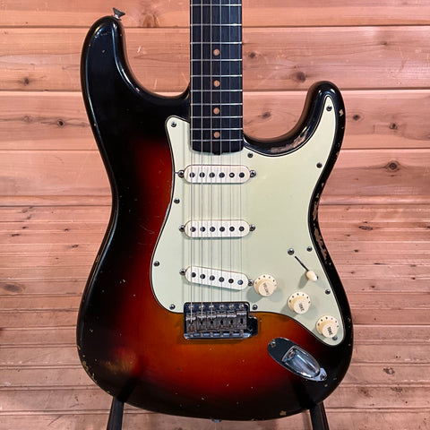 Fender Vintage 1961 Stratocaster Electric Guitar USED - 3 Tone Sunburst