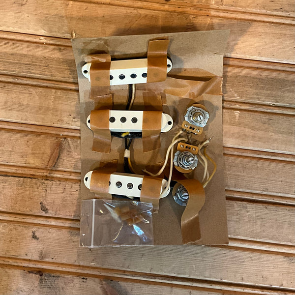 Fender Custom Shop 2003 Masterbuilt Dennis Galuszka Stratocaster Relic Electric Guitar USED - Seafoam Green