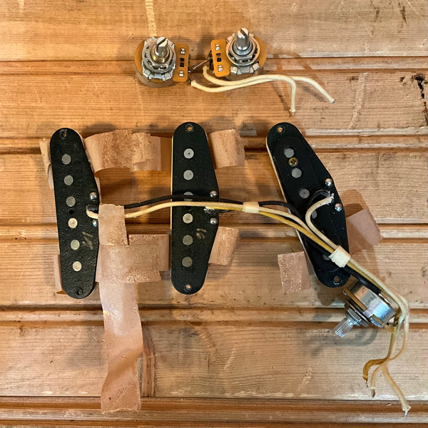 Fender Custom Shop 2003 Masterbuilt Dennis Galuszka Stratocaster Relic Electric Guitar USED - Seafoam Green