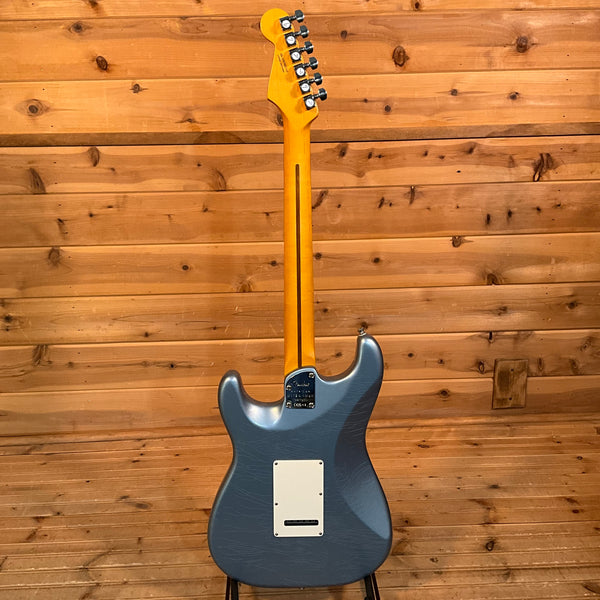 Fender American Ultra Luxe Vintage 60's Stratocaster Electric Guitar - Ice Blue Metallic