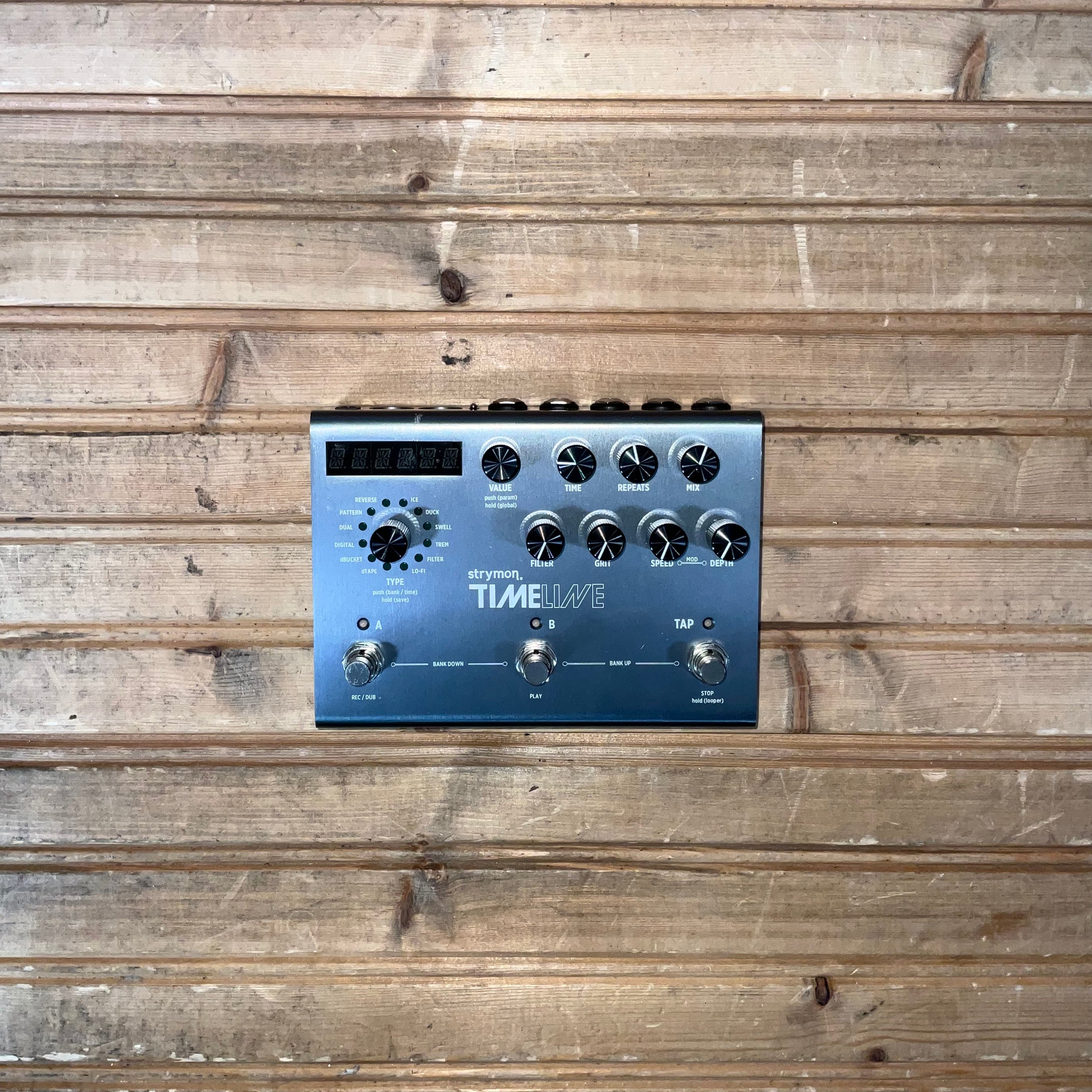 strymon timeline delay pedal Strymon TimeLine Multidimensional Delay Effects Pedal USED