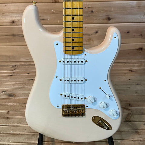 Fender Limited Edition 1954 HardTail Stratocaster Deluxe Closet Classic Electric Guitar - Super Faded Aged Shell Pink