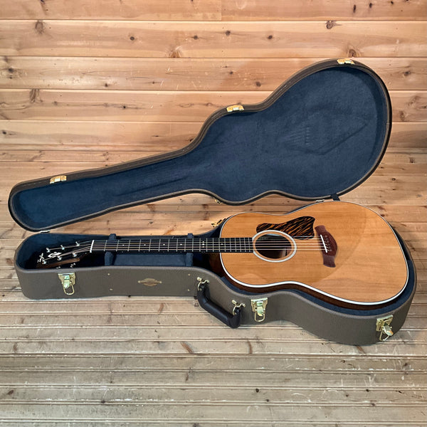 Taylor Gold Label 517e Acoustic Guitar - Natural